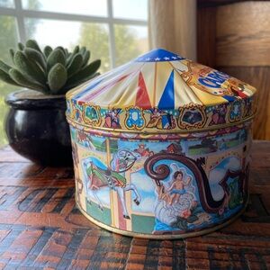 Hershey’s Collectors Hometown Chocolate Tin, No. 13 EUC